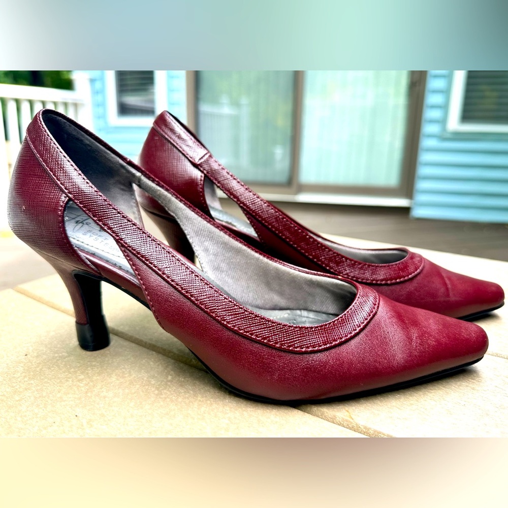 Life Stride women slide on 3" stiletto heel pumps, burgundy, size 7.5M